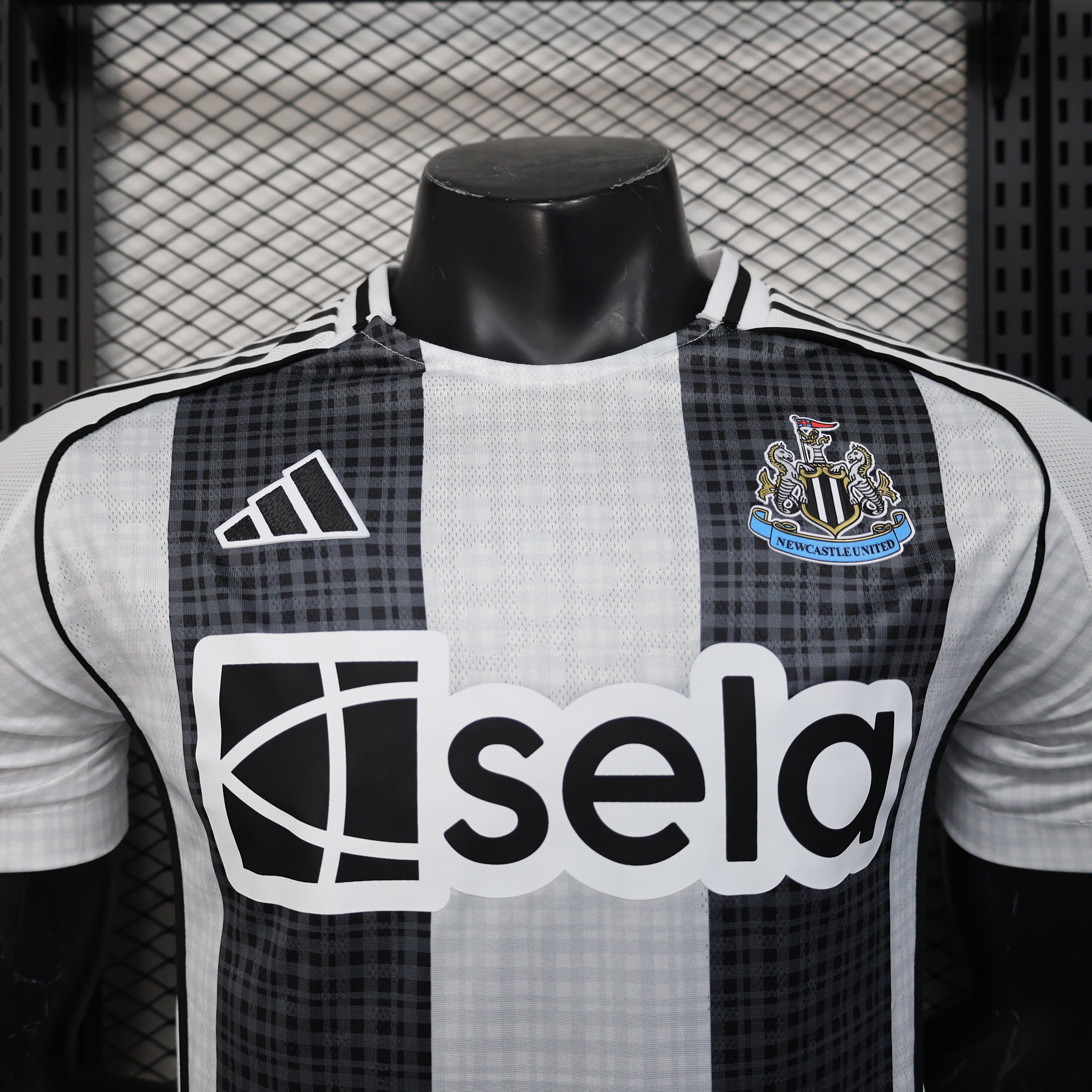 25-26 Newcastle United Home Kit Player Version Shirt
